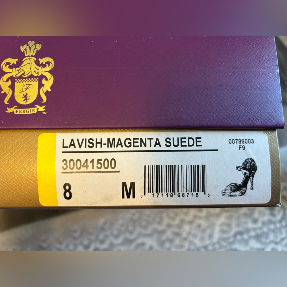 New In Box Fergie size 8 Lavish Burgundy Suede Women's Heels - Picture 3 of 5